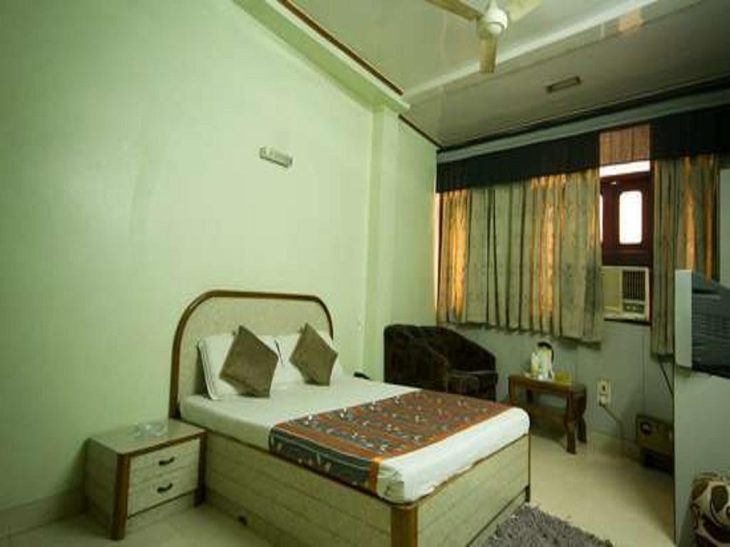 Hotel Woodland Deluxe Nueva Delhi Habitación foto