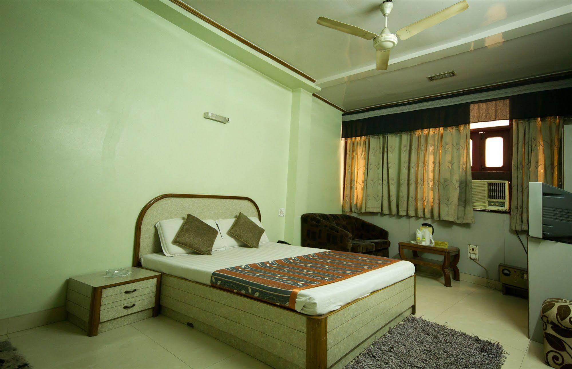 Hotel Woodland Deluxe Nueva Delhi Exterior foto
